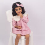 WD1545 بدلة مواليد بياقة دانتيل – وردي