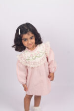 WD4376 فستان وردي بتطريز ودانتيل - Image 3