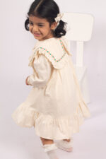 WD4096 فستان تطريز ورود مع كشكش – عاجي - Image 5