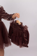 WD3986 طقم مخمل بني بكشكش – فستان ورومبر - Image 18