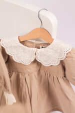 WD4142 فستان بياقة دانتيل كلاسيكية - Image 4