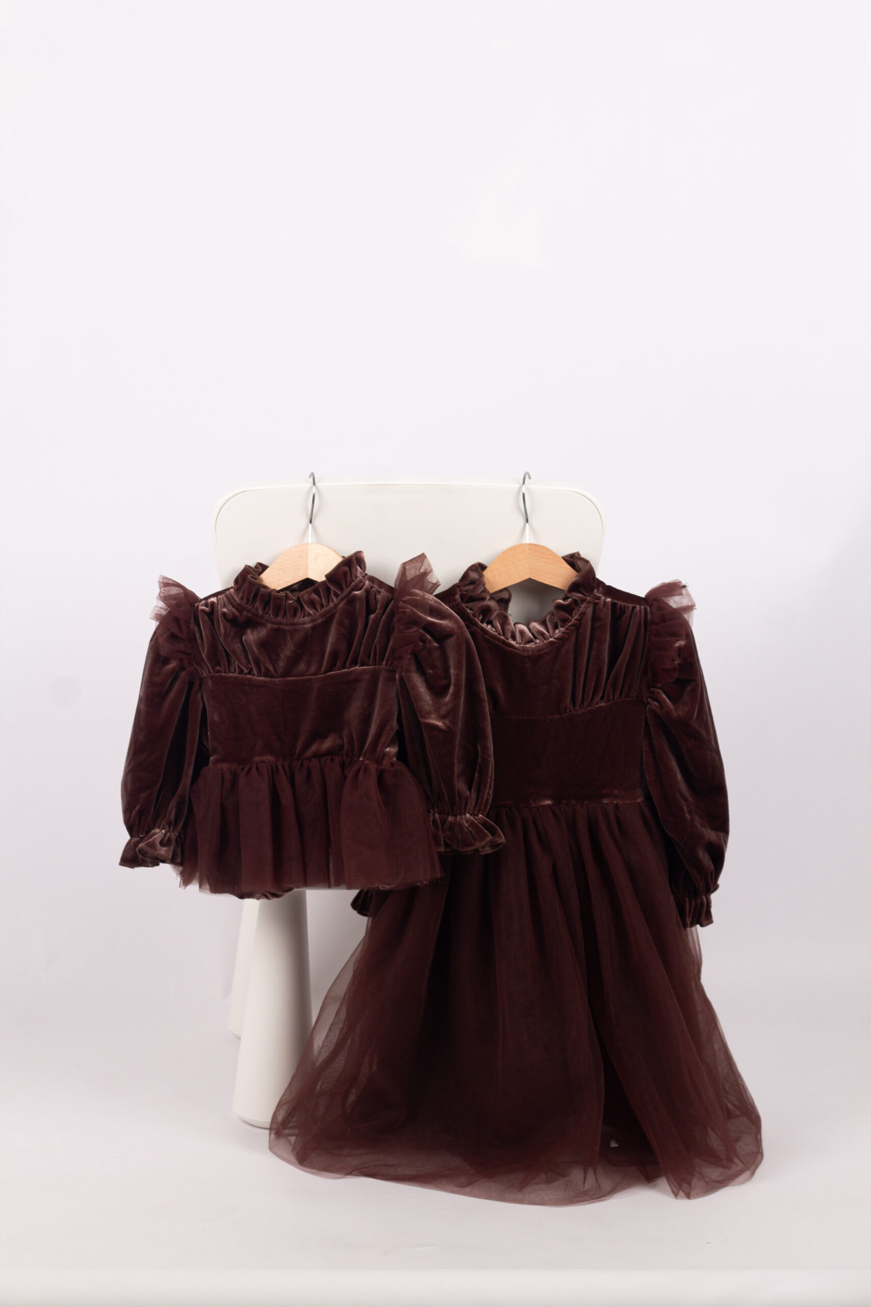 IMG_2790 WD3986 طقم مخمل بني بكشكش – فستان ورومبر - Image 1