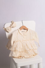 WD325 فستان تول عاجي بطبقات مع ربطة شعر