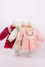 WD3379 فستان ستان مطرّز بياقة دانتيل - Image 18