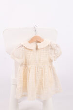 فستان دانتيل عاجي بياقة كلاسيكية - Image 9