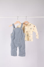 66203 طقم أولاد شتوي – أفرول مخملي مع بلوزة برسومات هندسية