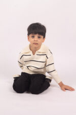 WD4099 بلوفر مخطط بياقة واسعة – أوف وايت × أسود - Image 10