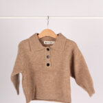 WD4098 كنزة بيچ دافئة بياقة وأزرار