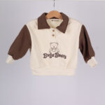 WD3977 بلوزة أطفال بولو بطبعة دب – أوف وايت × بني