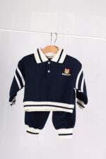 WD3703 طقم أولادي قطعتين – تيشيرت بولو كحلي + بنطال مريح - Image 5