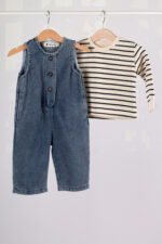 23157 طقم أولادي قطعتين – سالوبيت جينز بدون أكمام + قميص مخطط