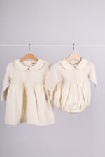 WD1641 طقم كلاسيكي أنيق للأطفال بلون كريمي - Image 2