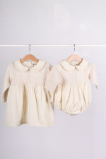 WD1641 طقم كلاسيكي أنيق للأطفال بلون كريمي - Image 3