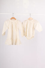 WD4183 فستان دانتيل كريمي بنقشة ناعمة – للبنات