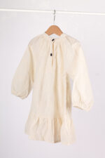 WD4183 فستان دانتيل كريمي بنقشة ناعمة – للبنات - Image 6