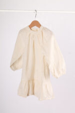 WD4183 فستان دانتيل كريمي بنقشة ناعمة – للبنات - Image 4